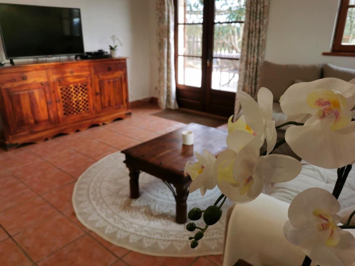 3 Self-Contained Gites With Pool And Games Room Saint-Georges-de-Noisné Exterior foto